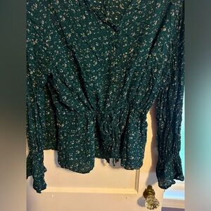 Pretty subtle flowered print with tie waist